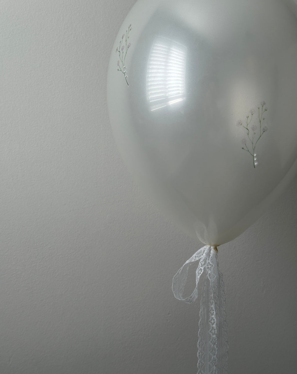 11" Lux Latex Balloon - Pearl Baby’s Breath