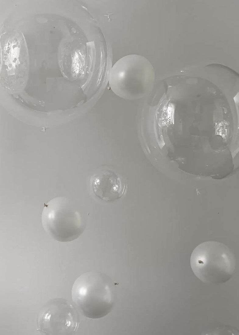 20" Clear Bubble Balloon | White Pearl balloon tail