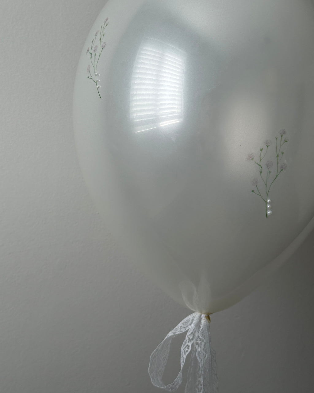 11" Lux Latex Balloon - Pearl Baby’s Breath