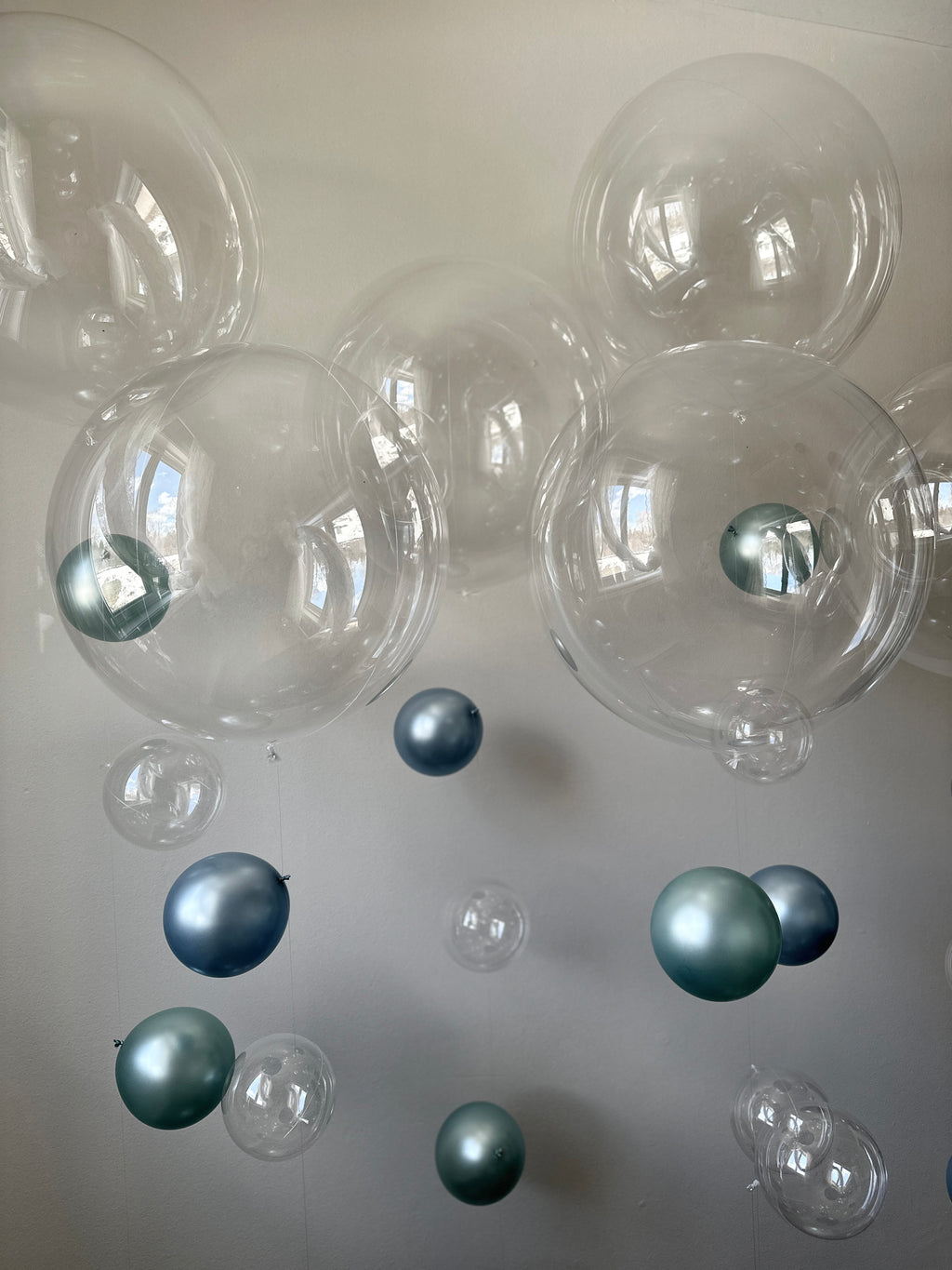 20" Clear Bubble Balloon | Pearl balloon tail