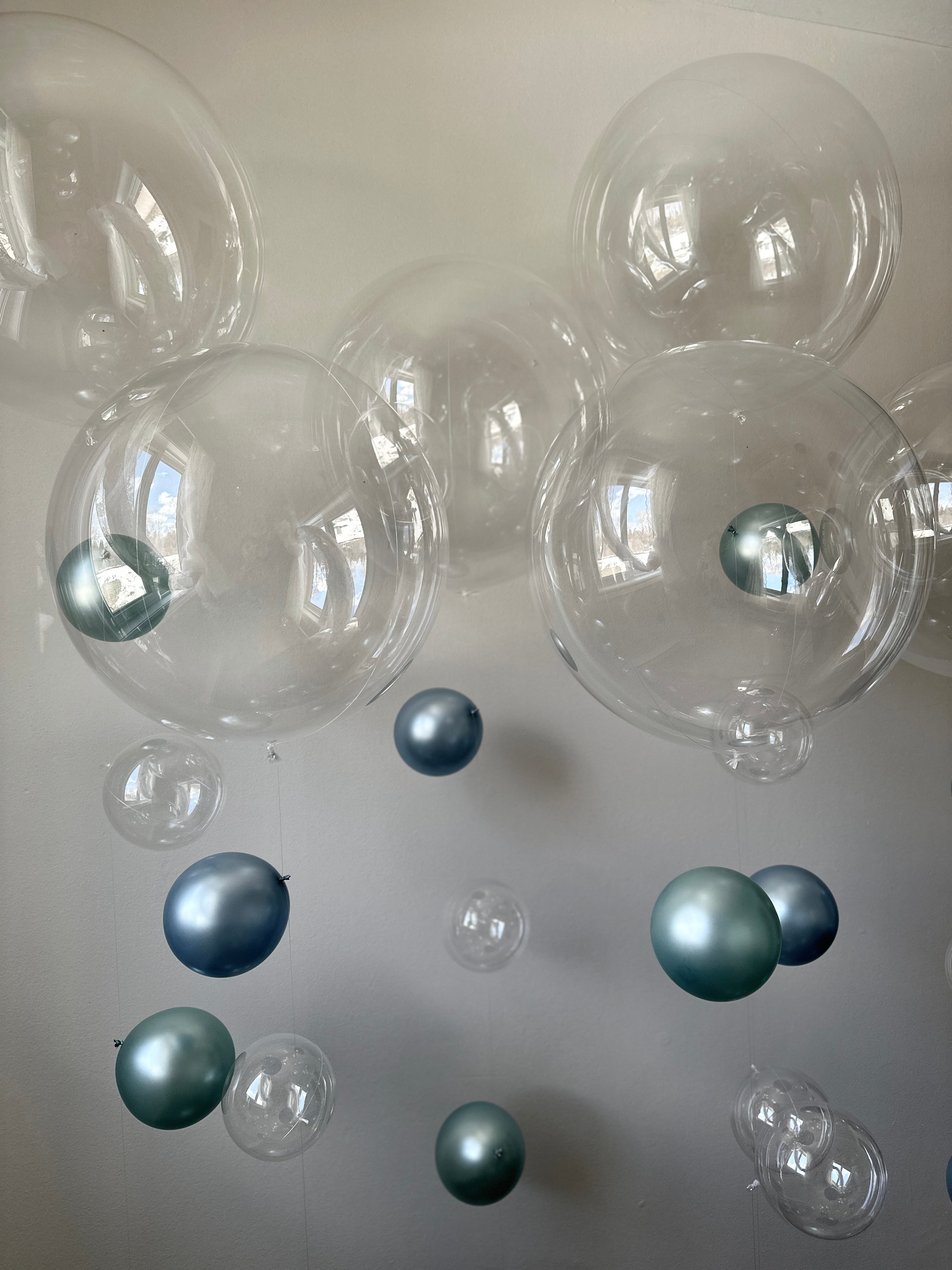 20" Clear Bubble Balloon | Pearl balloon tail