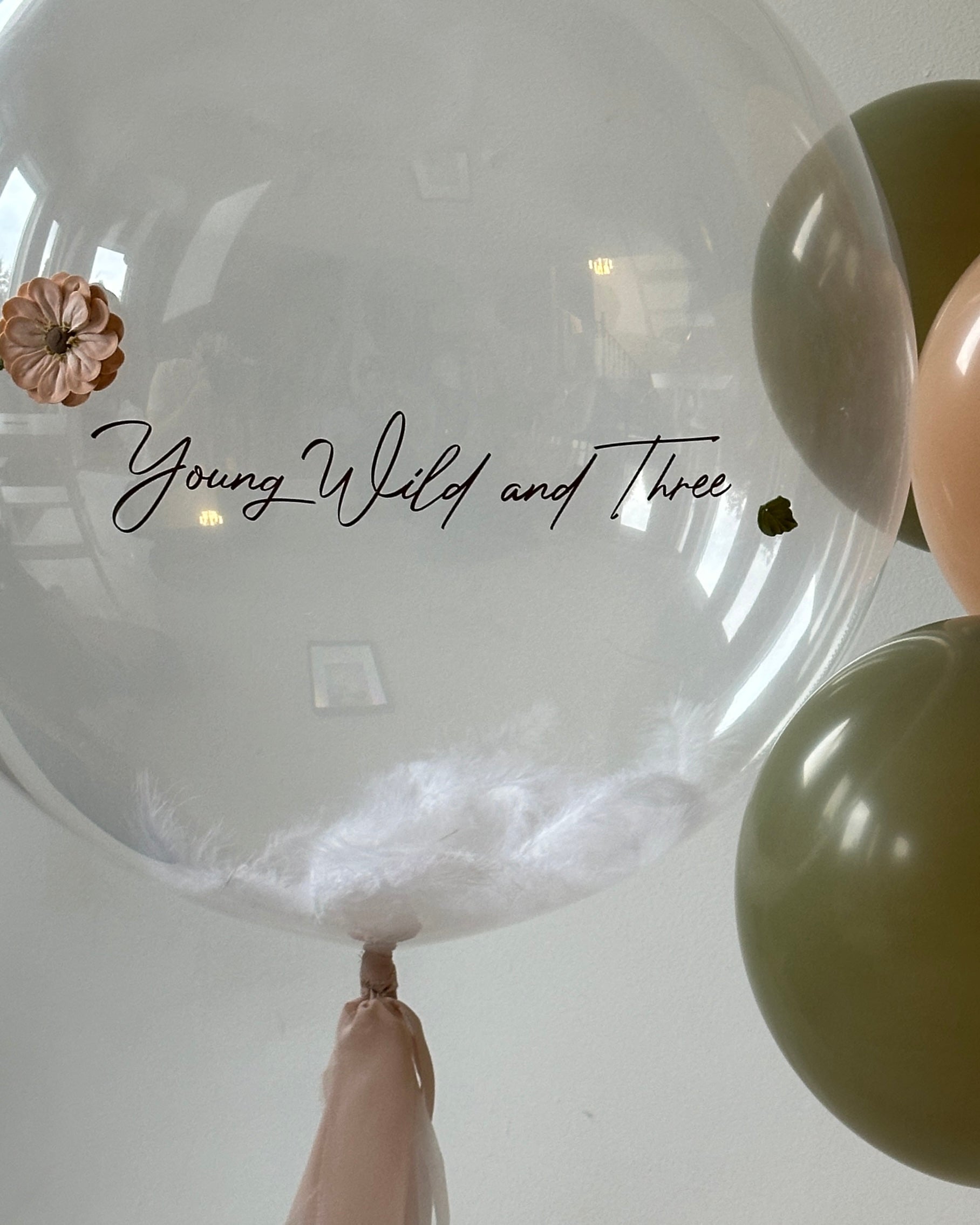 Bubble Balloon - Feathers (White) | Clay Art