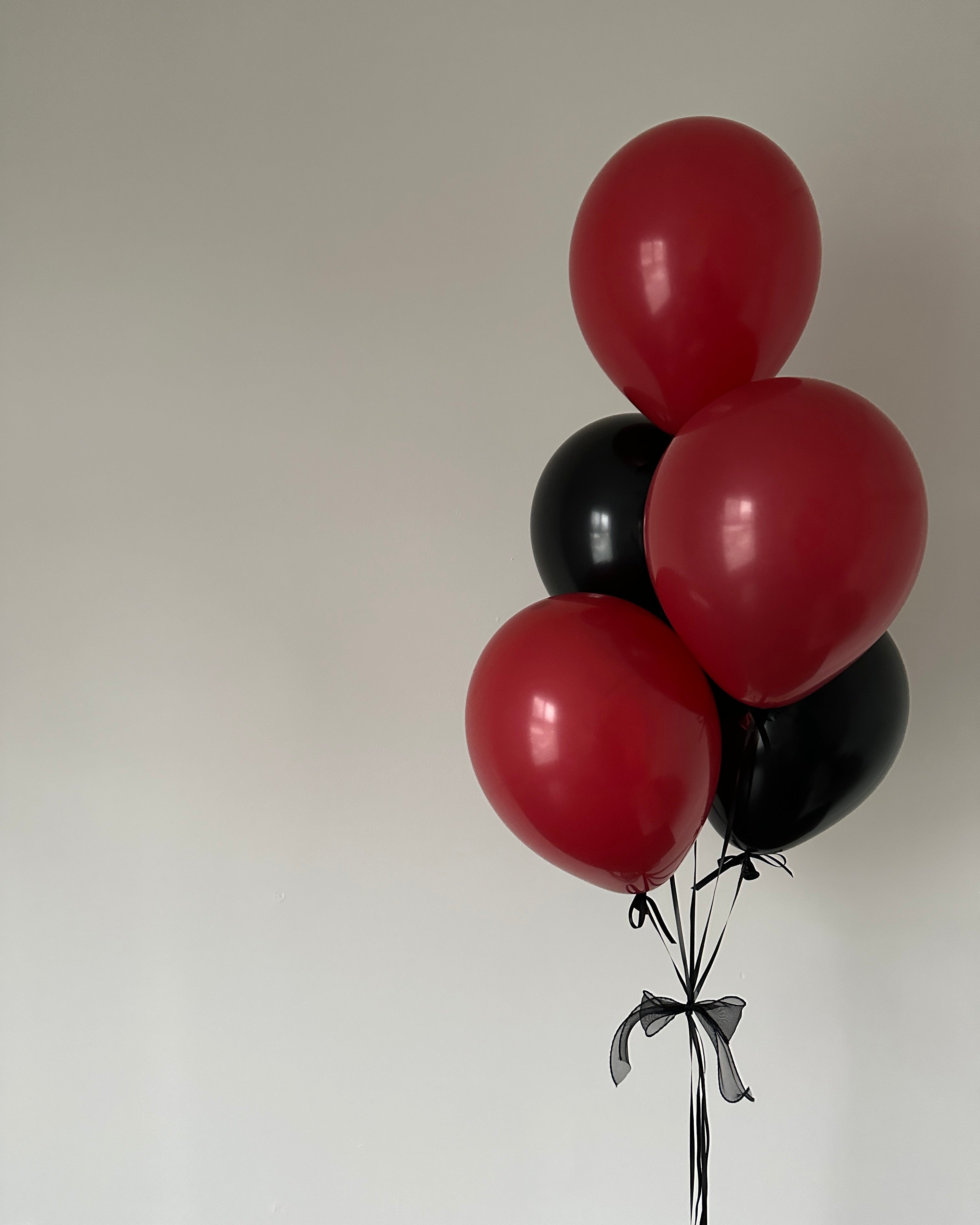 11" Latex Balloon Bouquet | Solid Black & Red