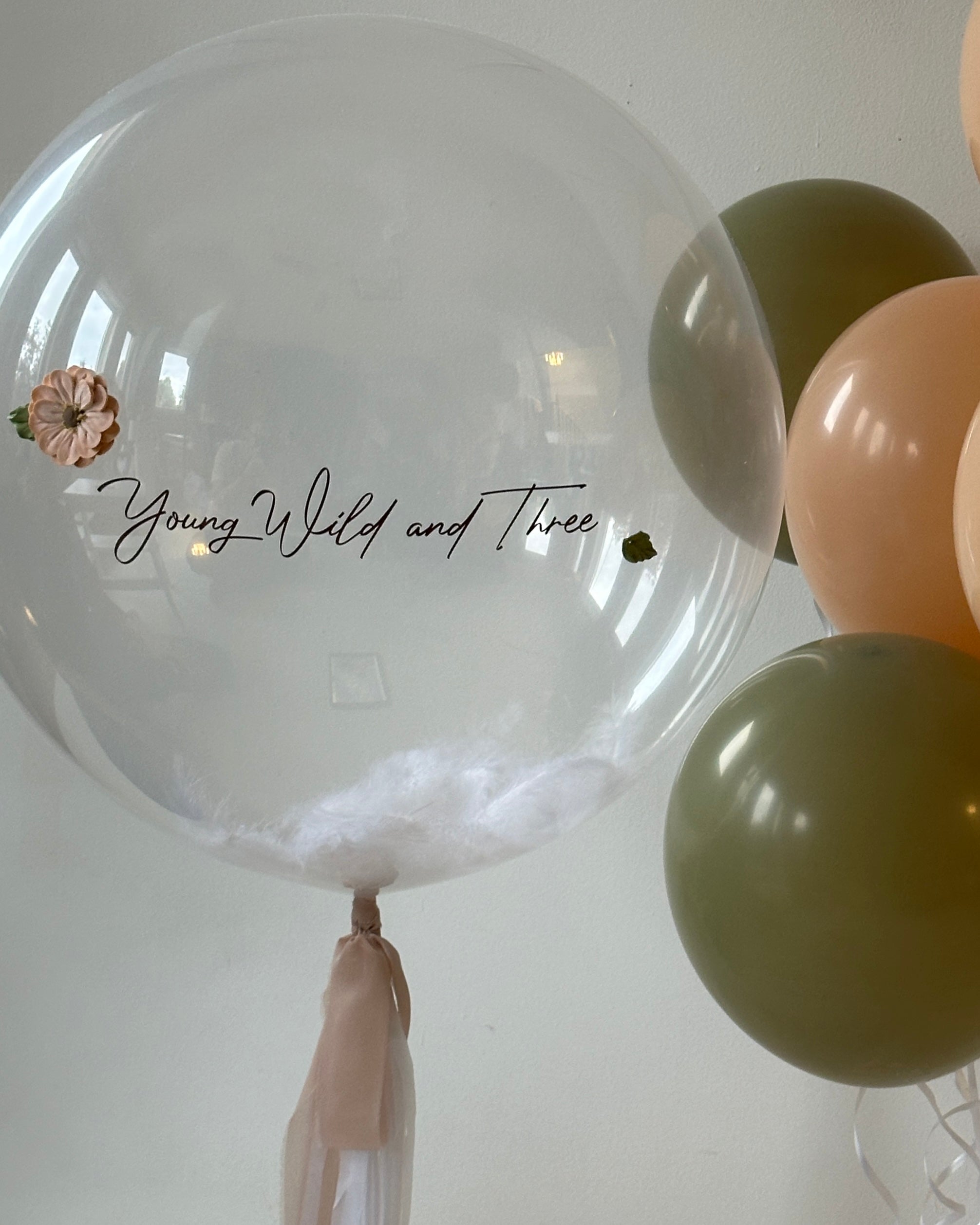 Bubble Balloon - Feathers (White) | Clay Art