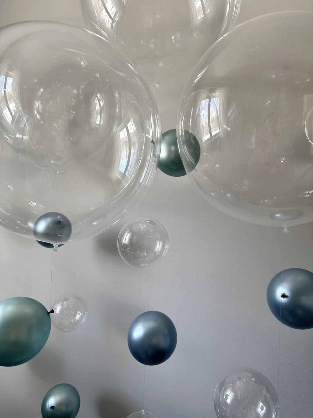 20" Clear Bubble Balloon | Pearl balloon tail