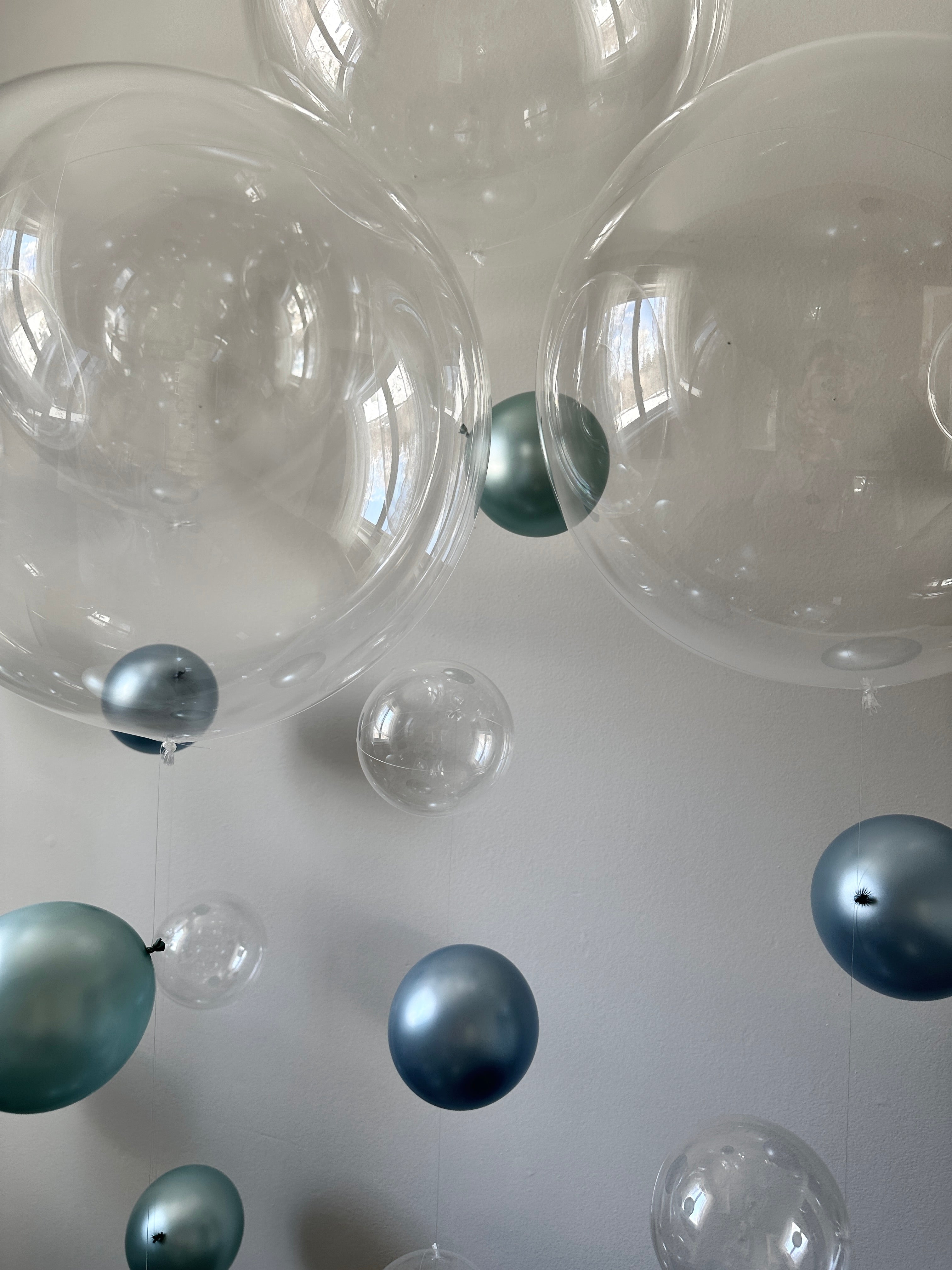 20" Clear Bubble Balloon | Pearl balloon tail