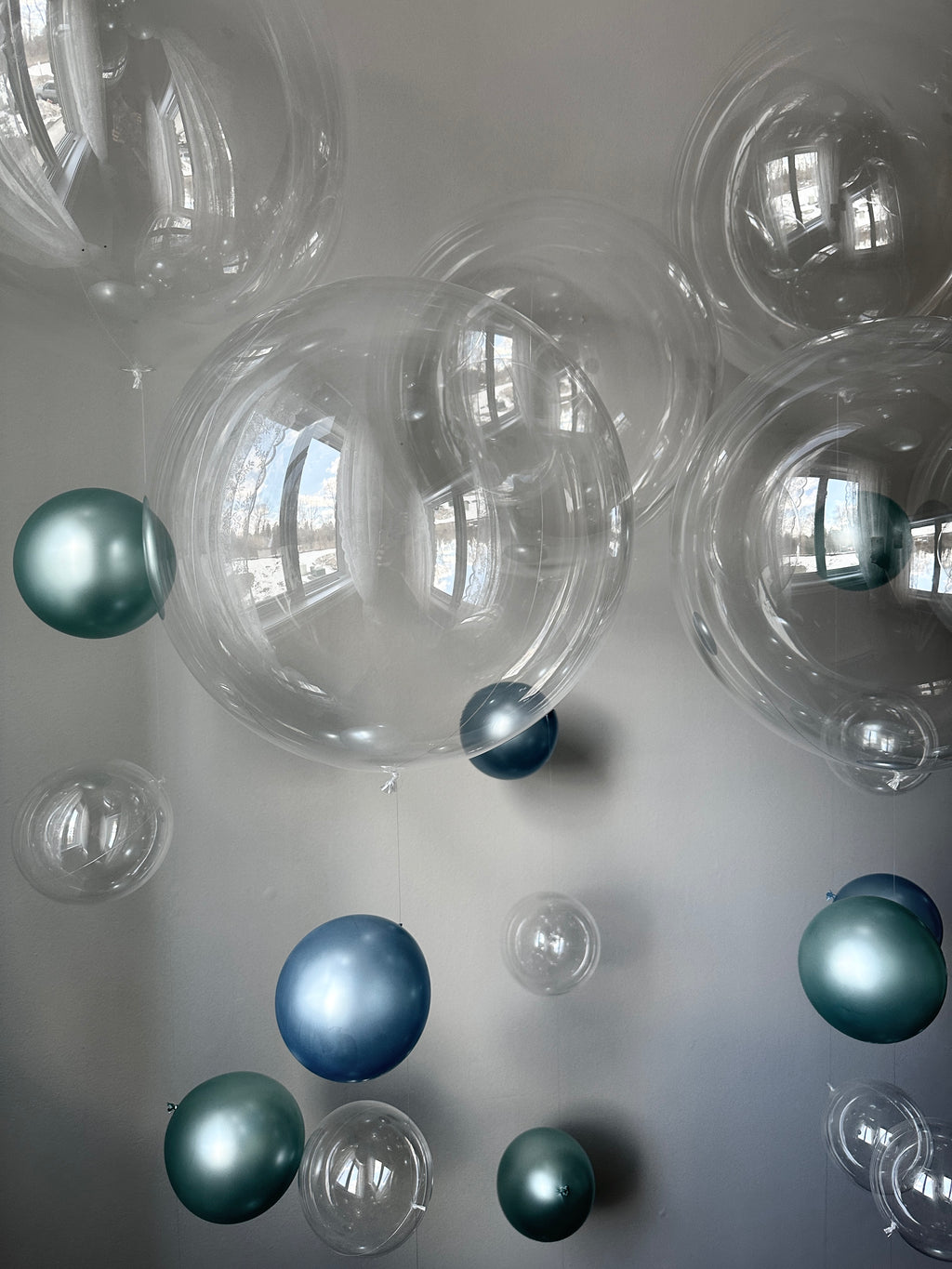 20" Clear Bubble Balloon | Pearl balloon tail